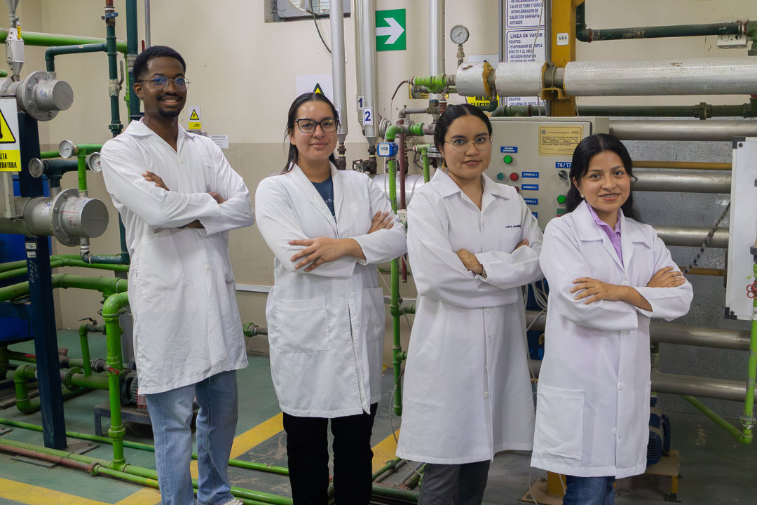 Estudiantes de Ingeniería Química FCNM ESPOL 2026
