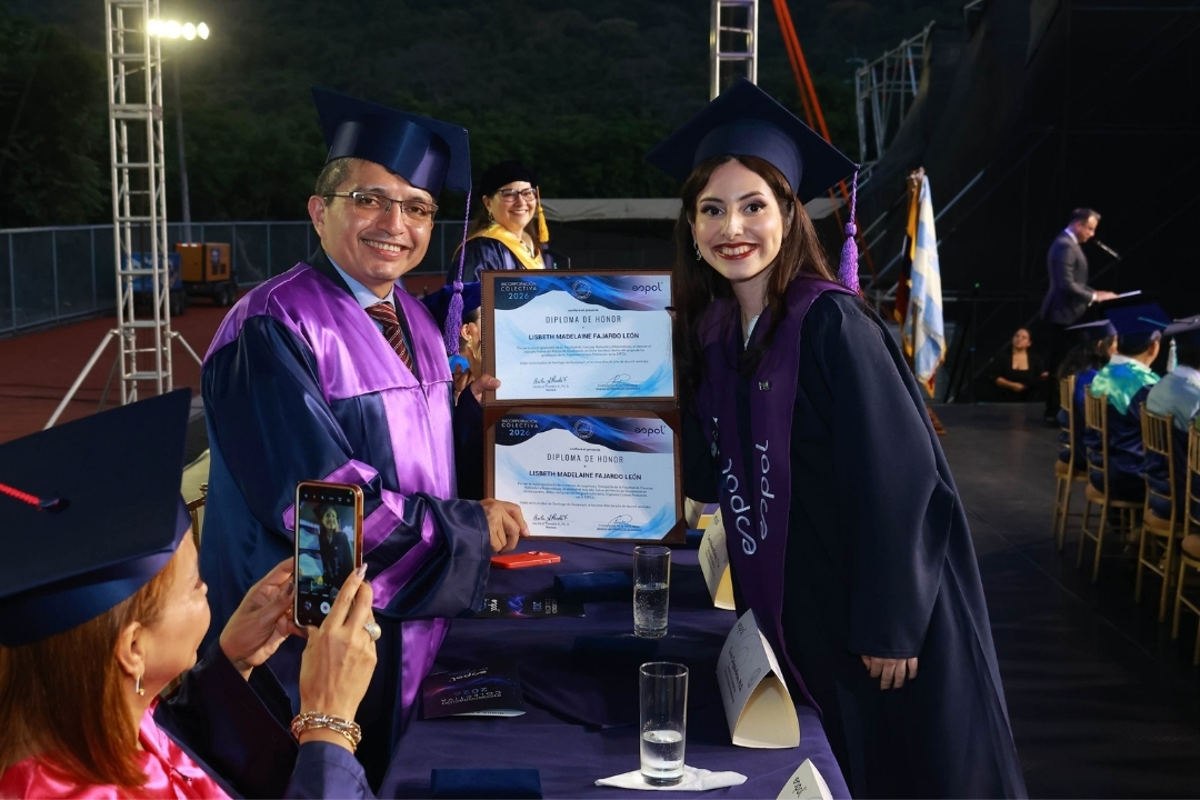Lisbeth Fajardo León - Graduación FCNM 2026