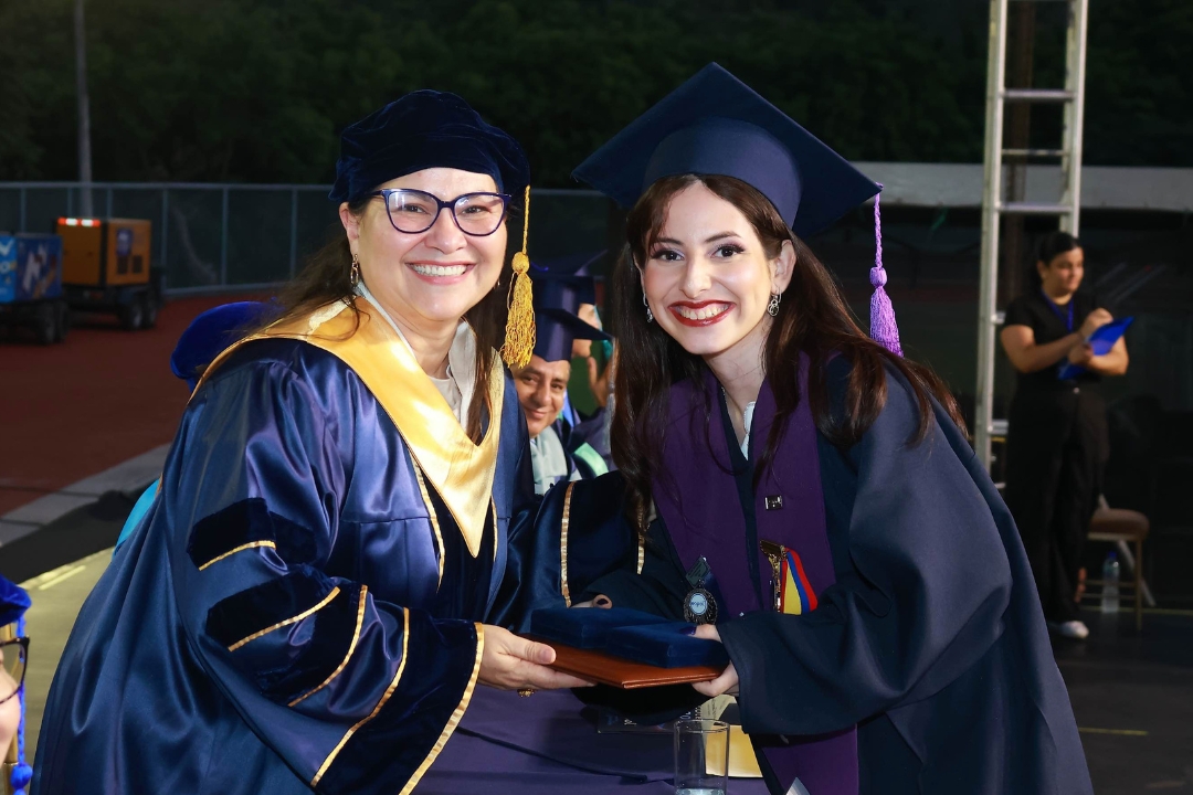 Lisbeth Fajardo y Rectora Espol