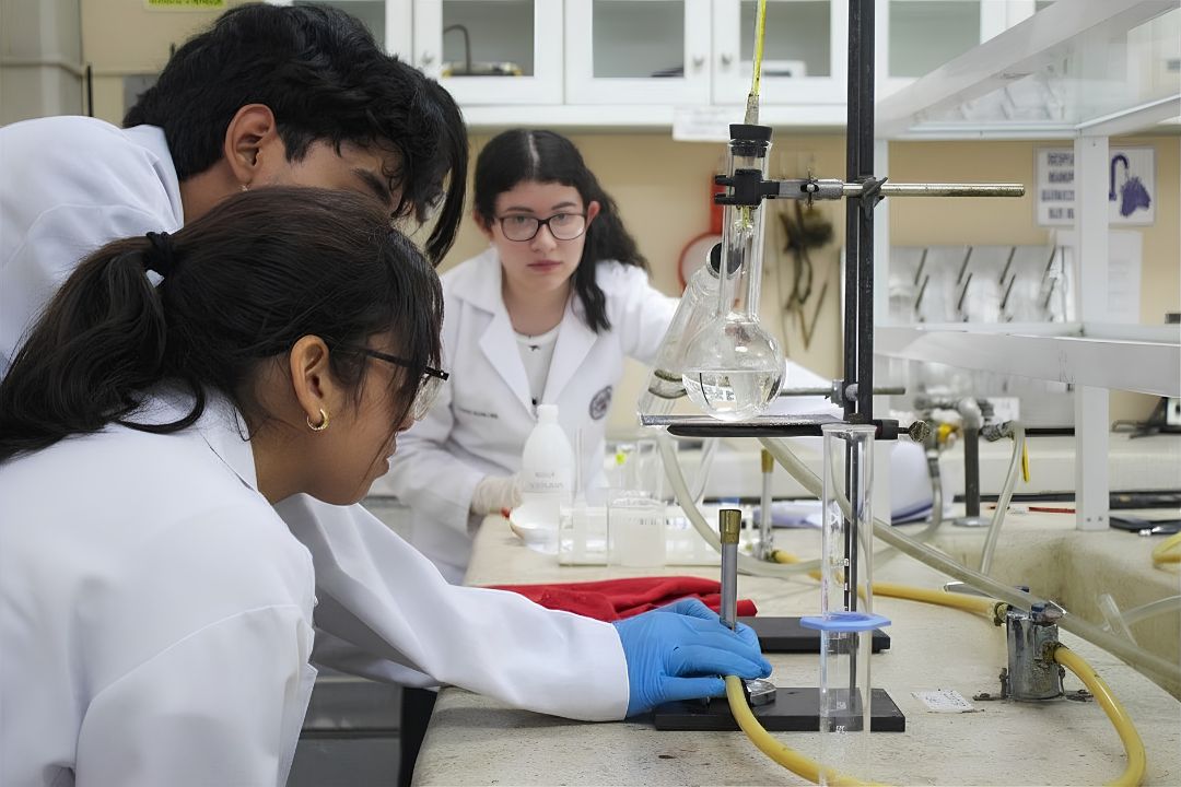 Competencias de Química FCNM ESPOL