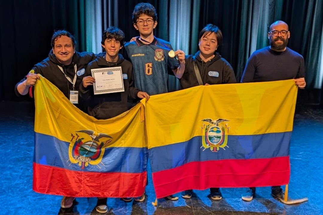 Ecuadorian delegation wins a bronze medal and an honorable mention at the 40th Ibero-American Mathematical Olympiad in Chile
